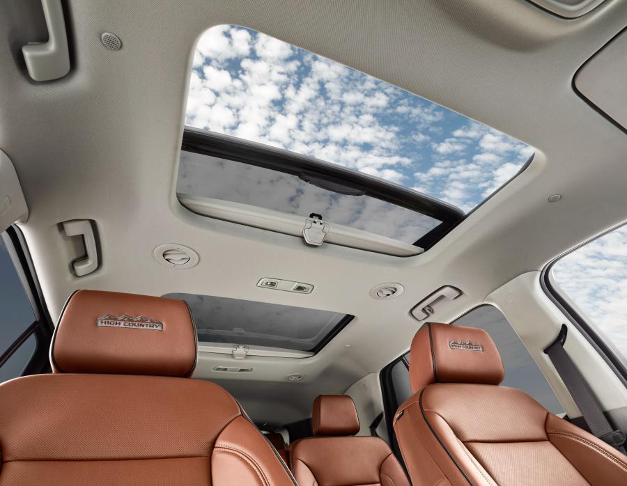 Интерьер Chevrolet Traverse High Country 2017 года  (фото 3 из 3)